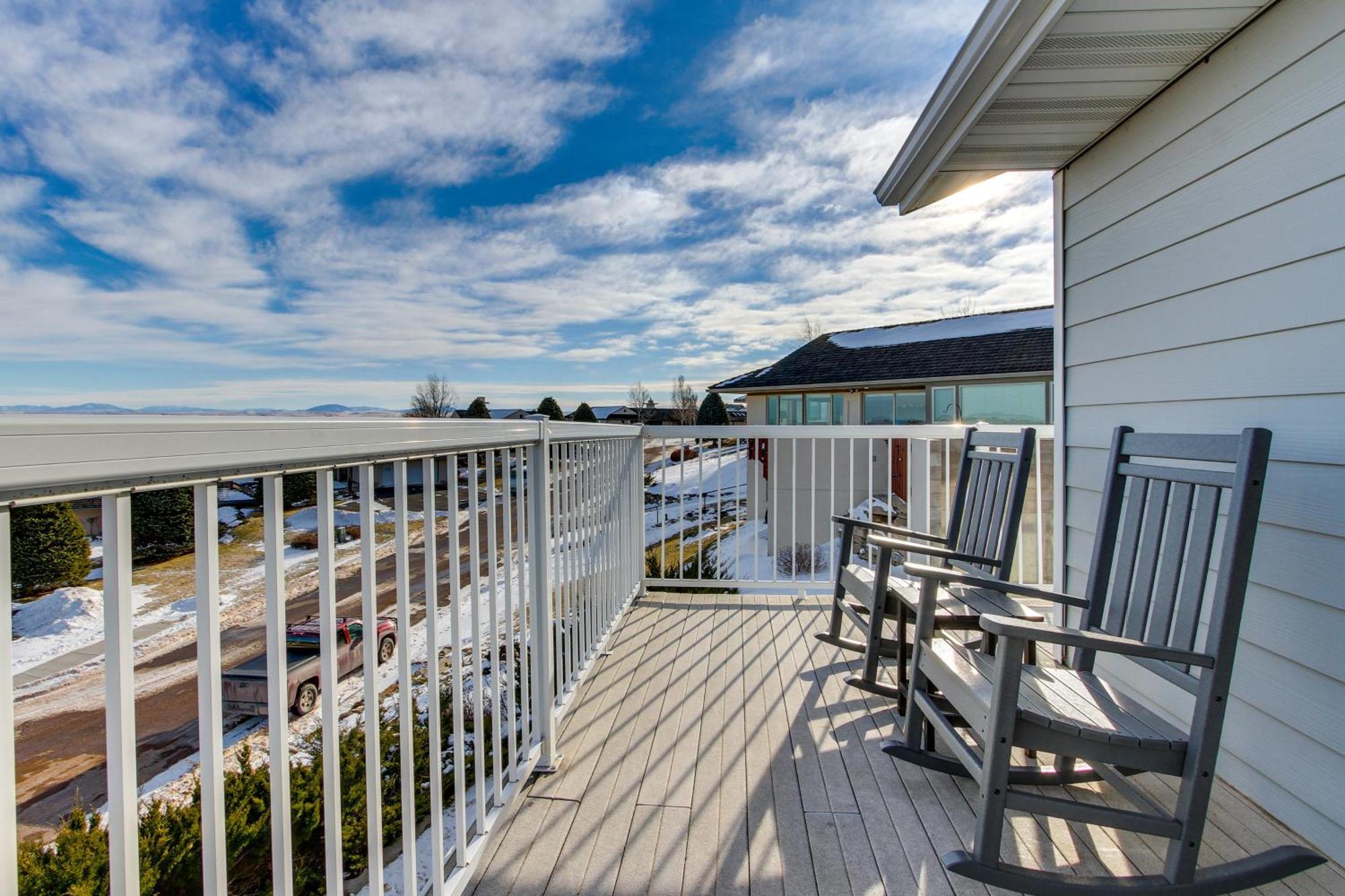 Inviting Great Falls Home With Wraparound Deck! Exterior foto