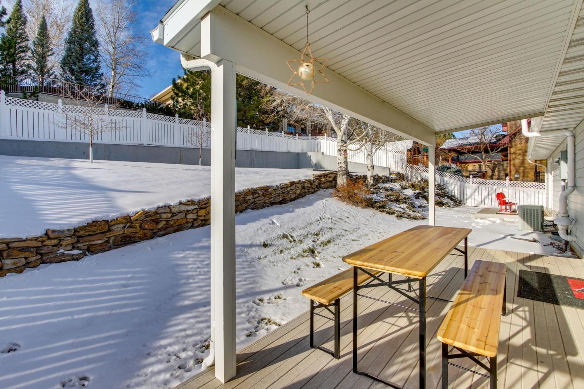 Inviting Great Falls Home With Wraparound Deck! Exterior foto