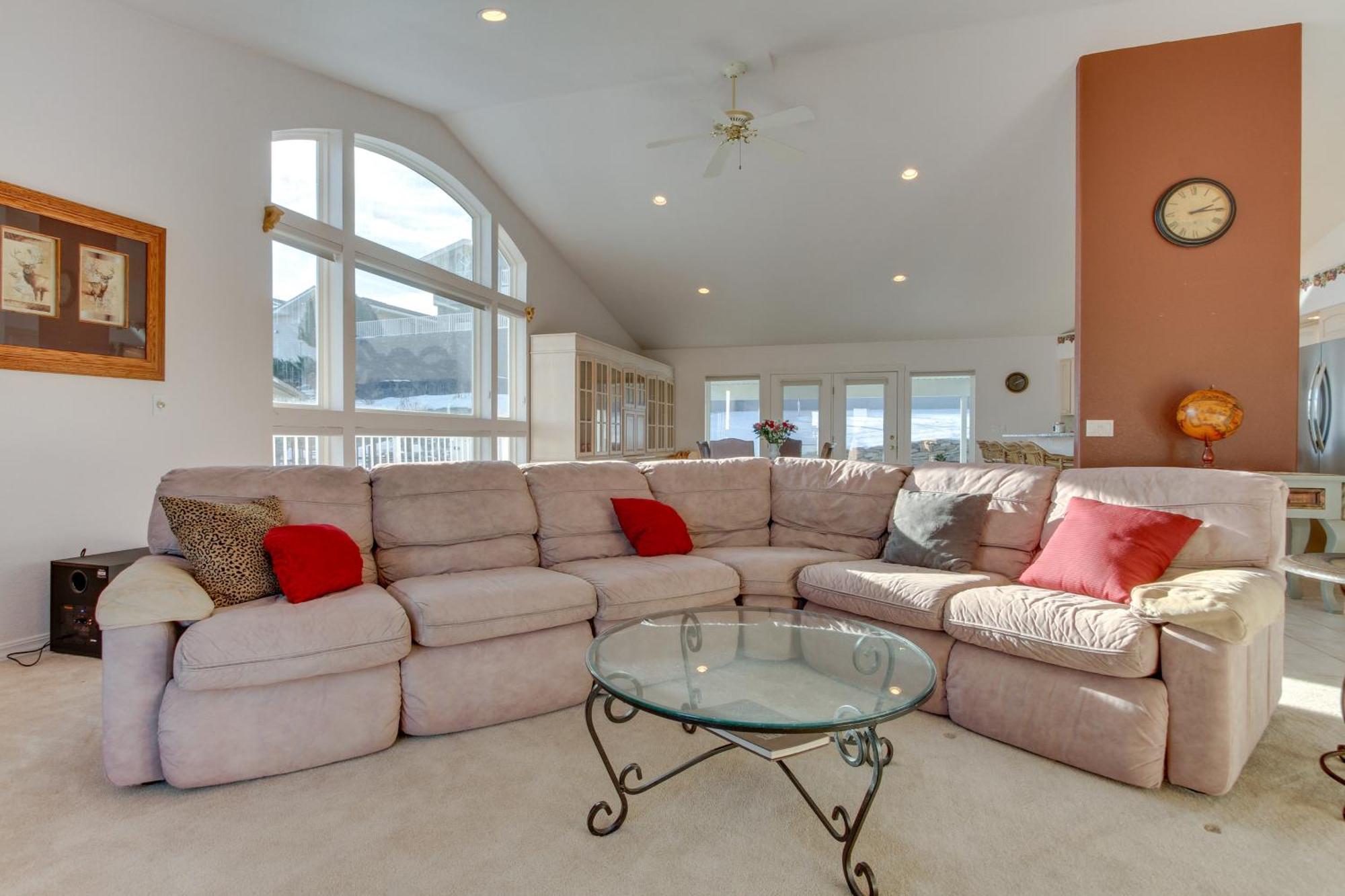 Inviting Great Falls Home With Wraparound Deck! Exterior foto