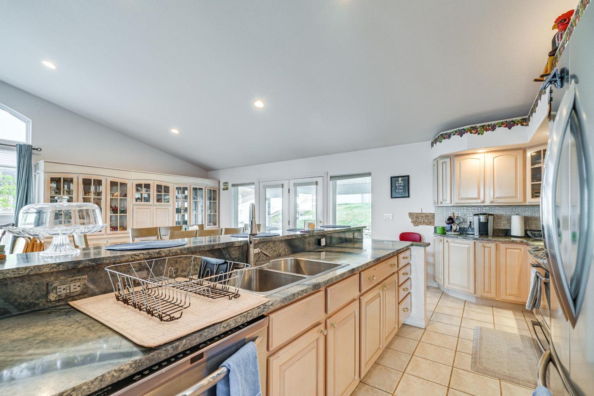 Inviting Great Falls Home With Wraparound Deck! Exterior foto