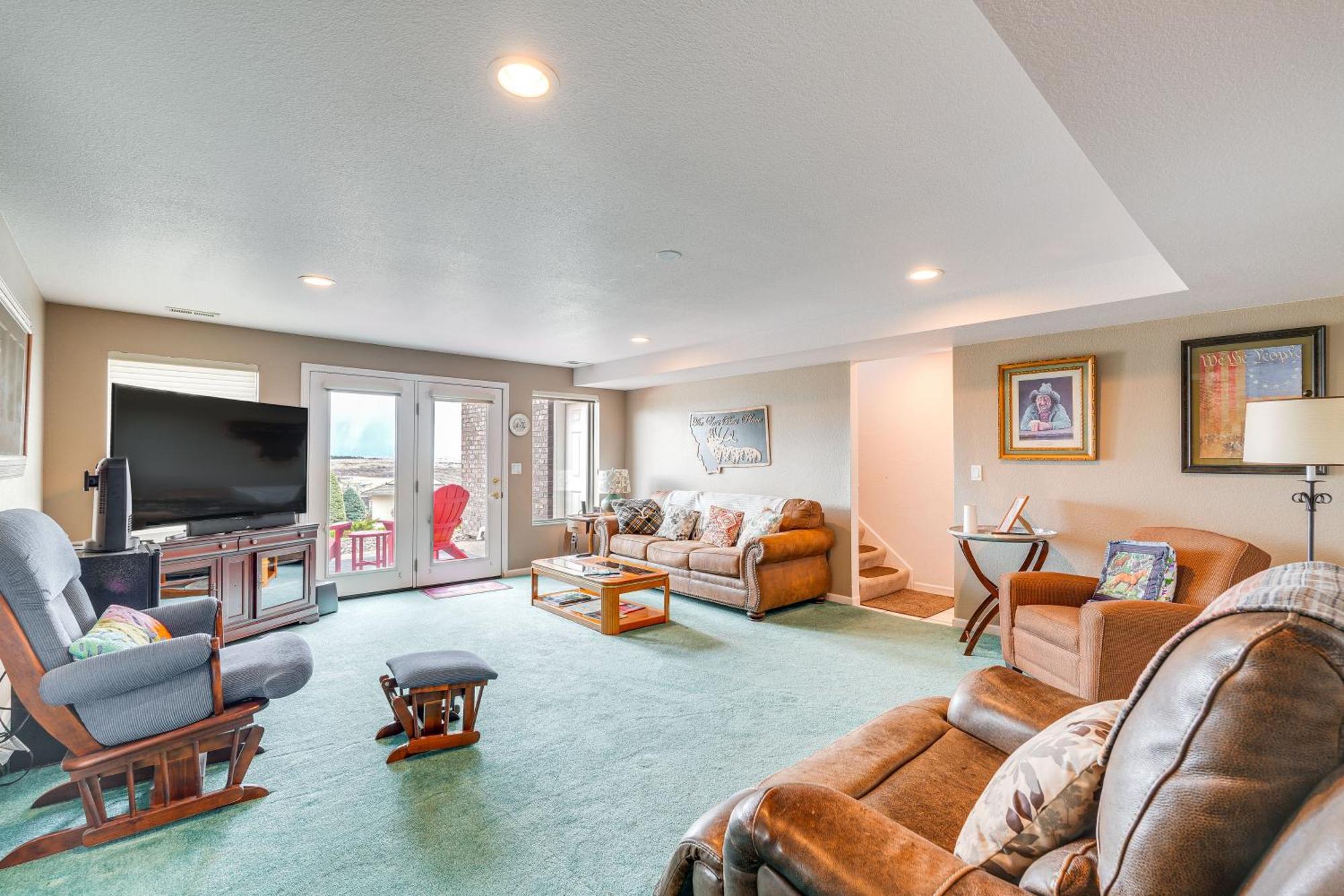 Inviting Great Falls Home With Wraparound Deck! Exterior foto