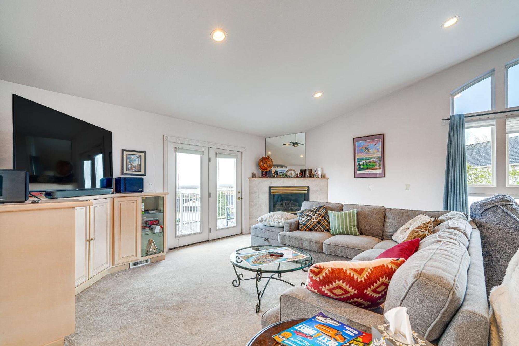 Inviting Great Falls Home With Wraparound Deck! Exterior foto