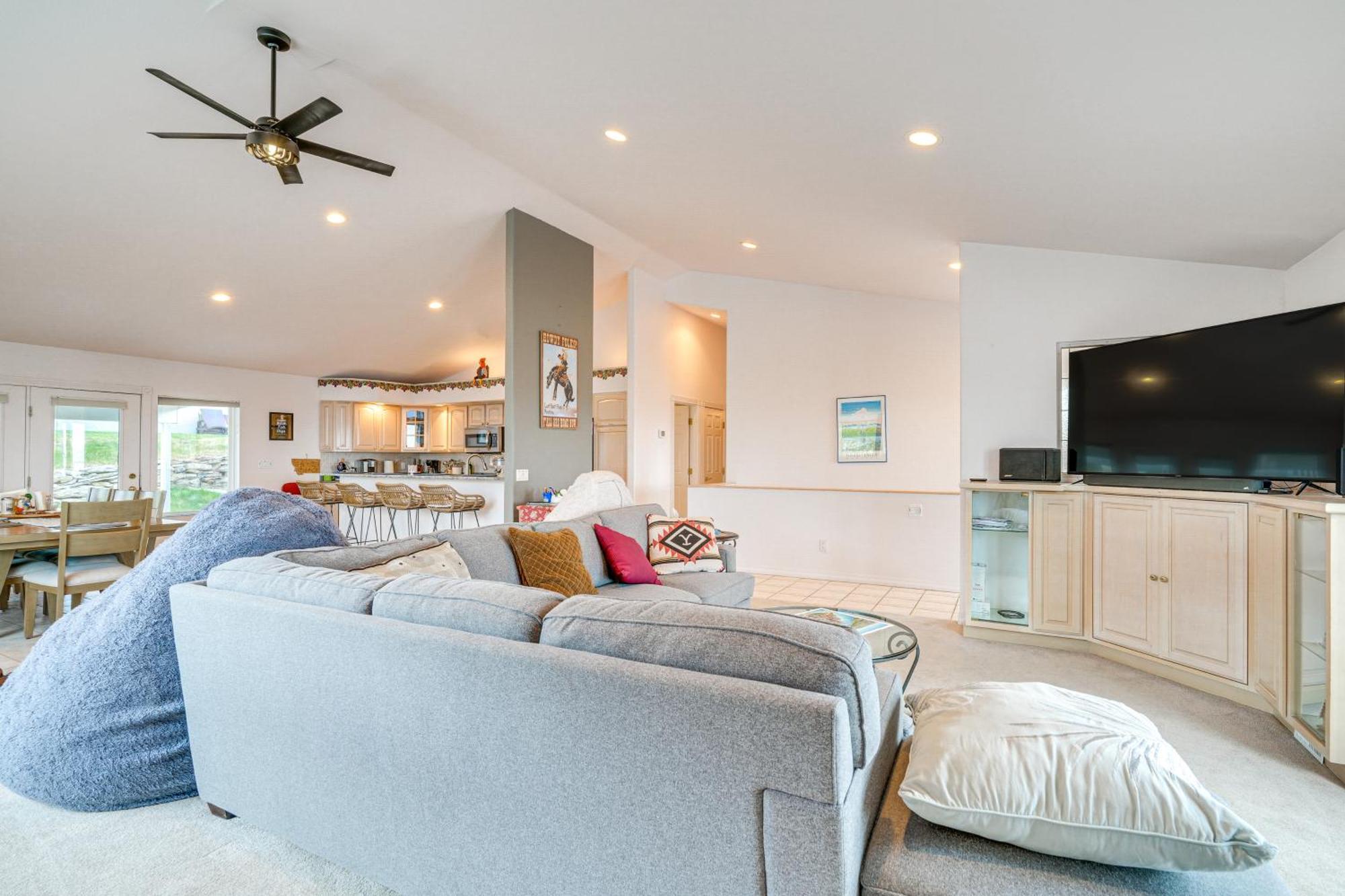 Inviting Great Falls Home With Wraparound Deck! Exterior foto