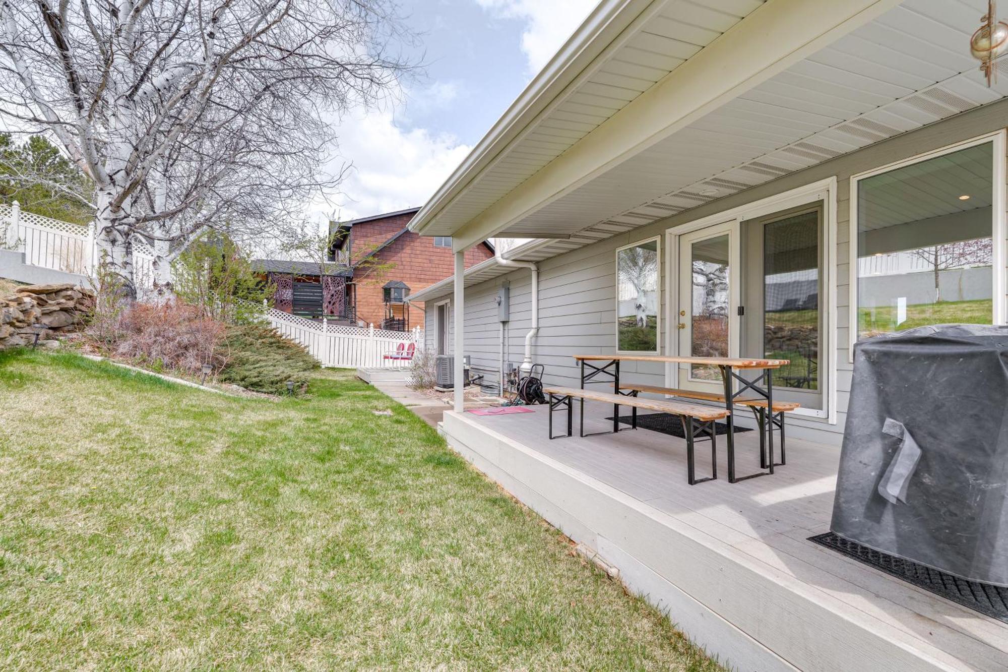 Inviting Great Falls Home With Wraparound Deck! Exterior foto